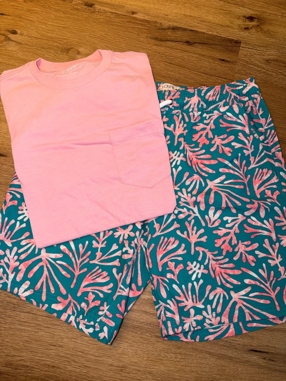 Mens Pink Pocket Tee & Teal Pink Coral trunks Sz S